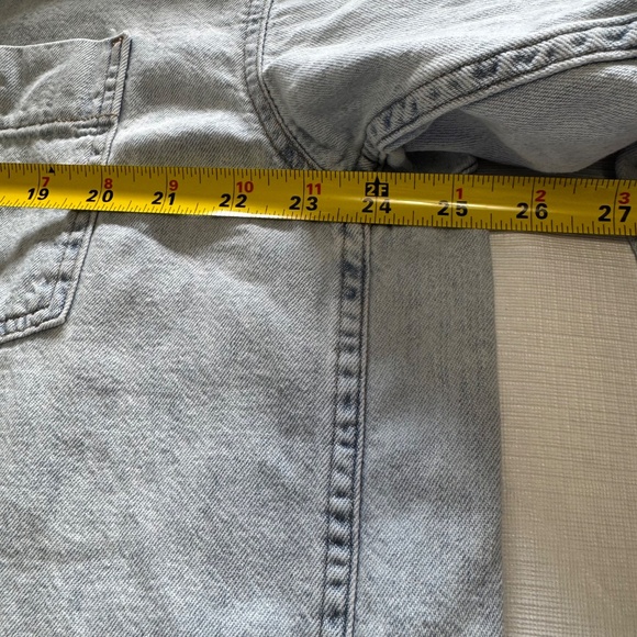 Aritzia Denim Forum The 80s Comfy Denim Shirt Blue Button Down Shirt Sz Medium - Picture 6 of 9